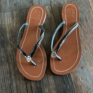 Tory burch flip flops size 6